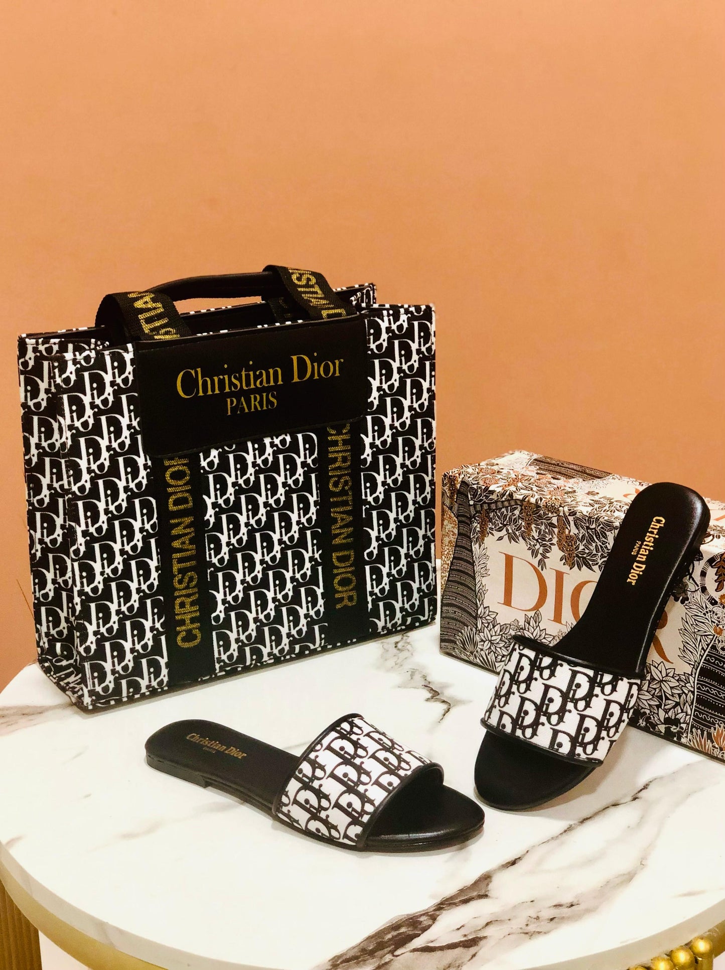 Trendy Shoulder Bag with Matching Slides – Classic Look